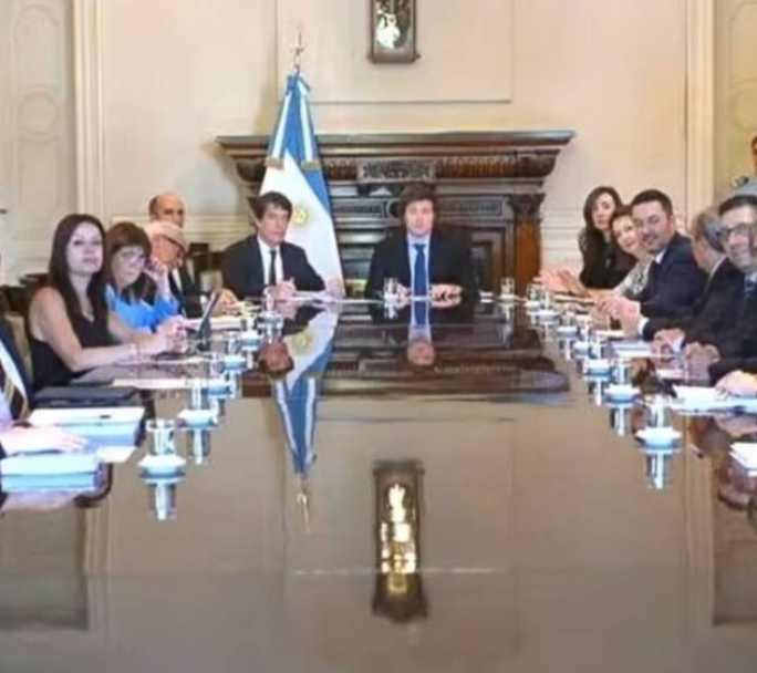 Con preocupación por el fallo contra YPF, Milei reunió al Gabinete Nacional
